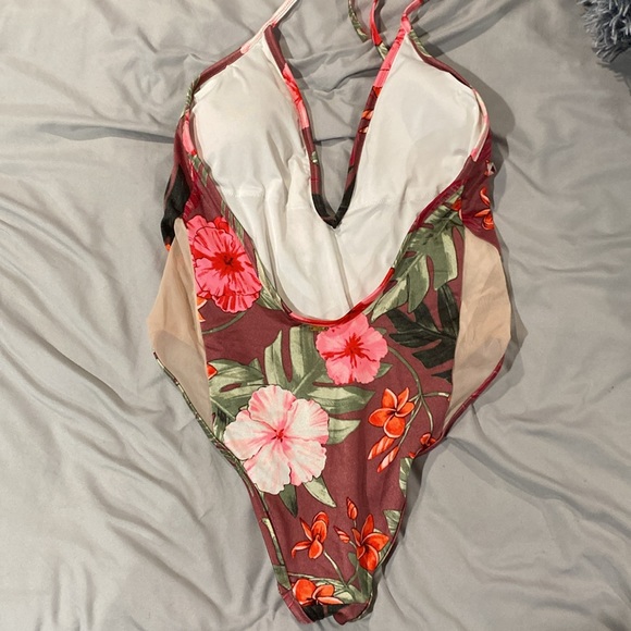 Swimsuit - Picture 2 of 4